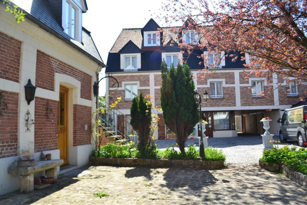Coq Hotel Montreuil  Bagian luar foto