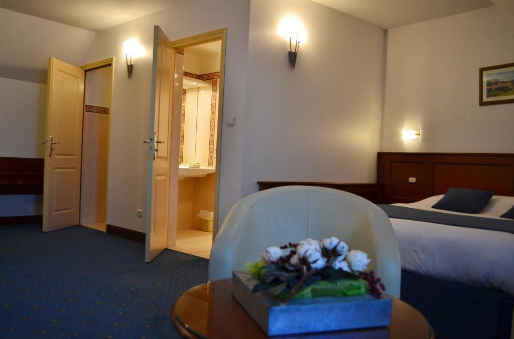 Coq Hotel Montreuil  Bagian luar foto