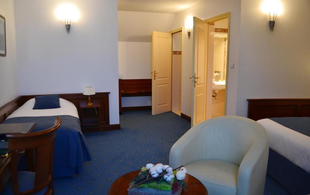 Coq Hotel Montreuil  Bagian luar foto