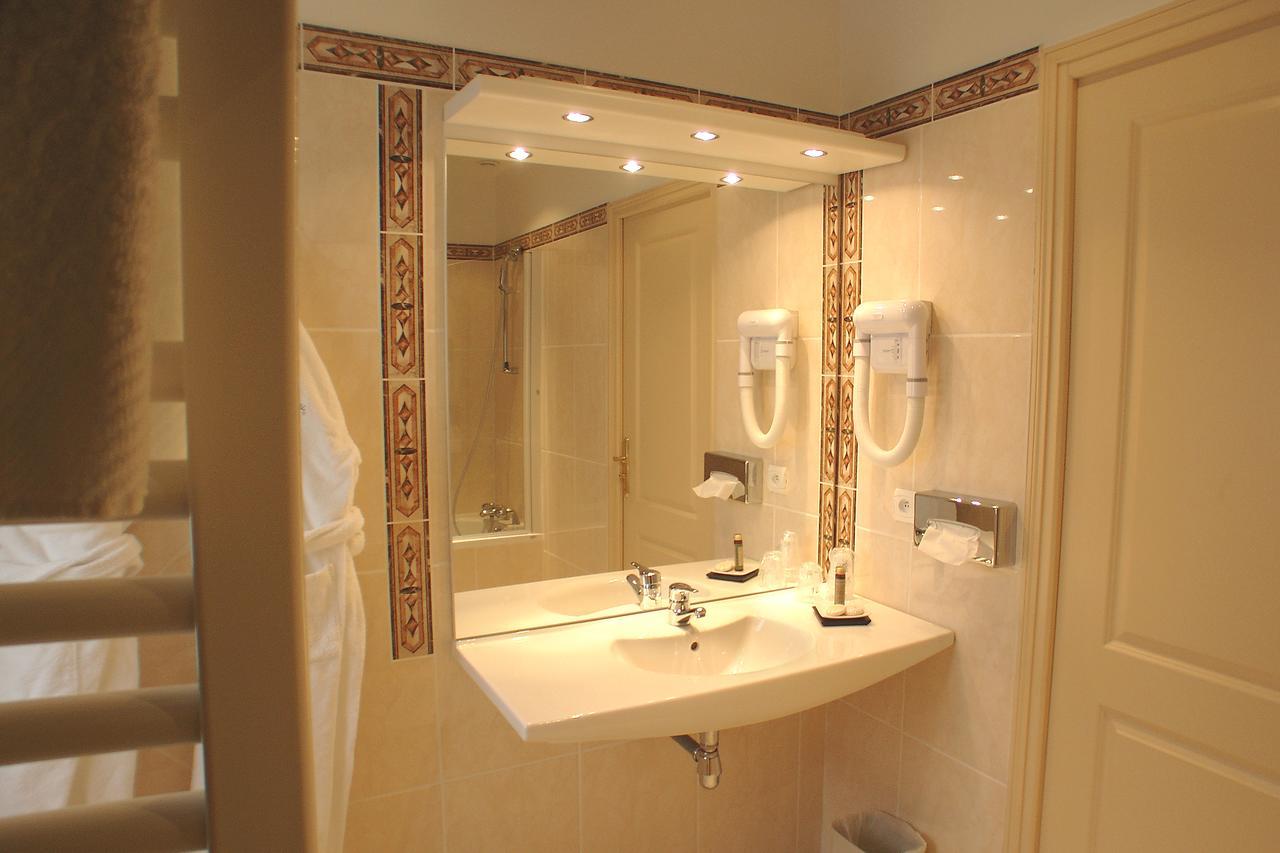 Coq Hotel Montreuil  Bagian luar foto