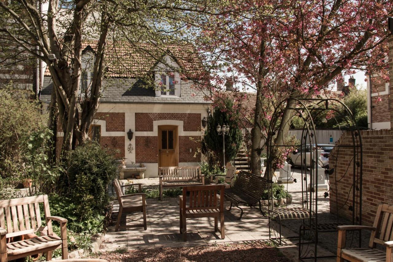 Coq Hotel Montreuil  Bagian luar foto